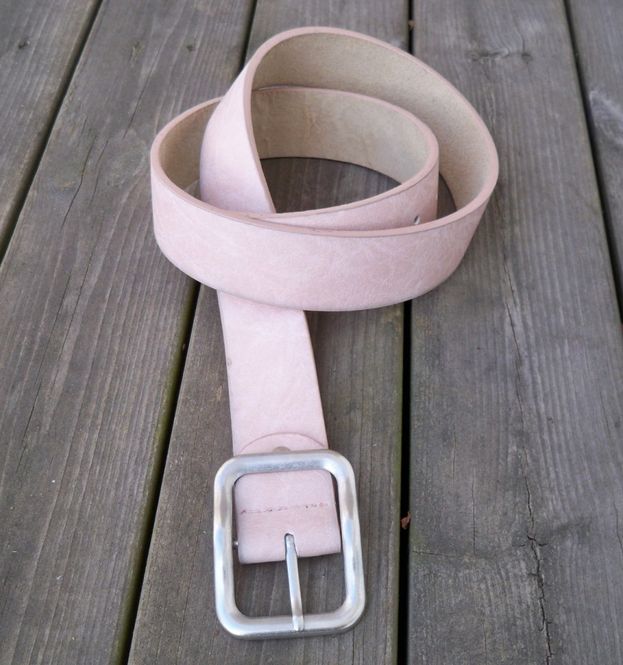 Huvudbild Rosa läderbälte