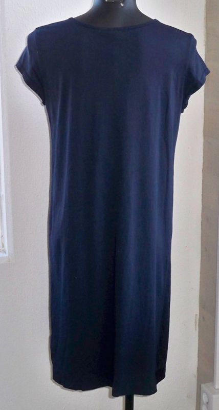 Marinblå Jerseyklänning Med Kort Ärm