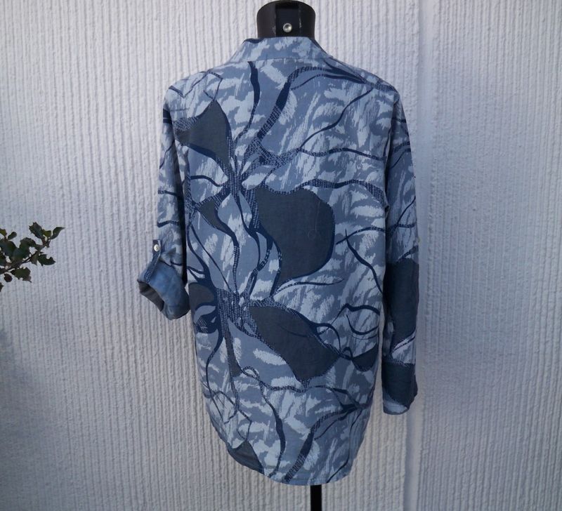 Grå/Blå Mönstrad Linneblus Med Lång Ärm. Puro Lino