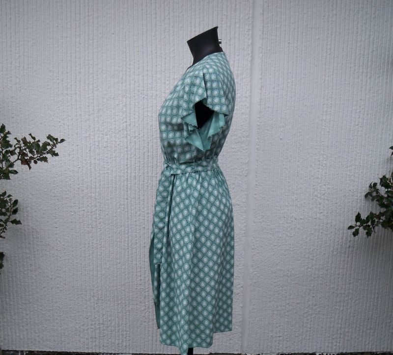 Mönstrad omlottklänning Jadegrön