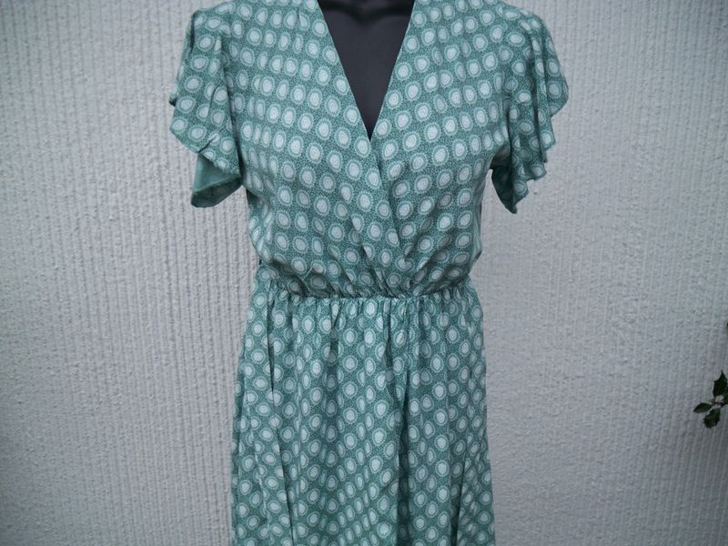 Mönstrad omlottklänning Jadegrön