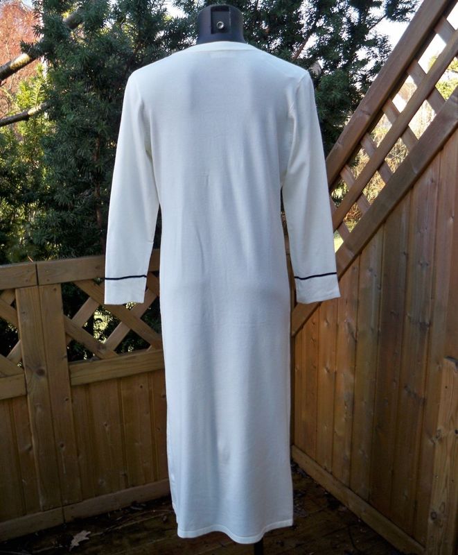 Vit stickad lång kofta klänning med lång ärm