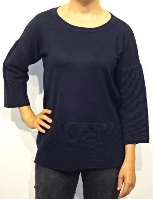 Huvudbild Mörkblå stickad tröja