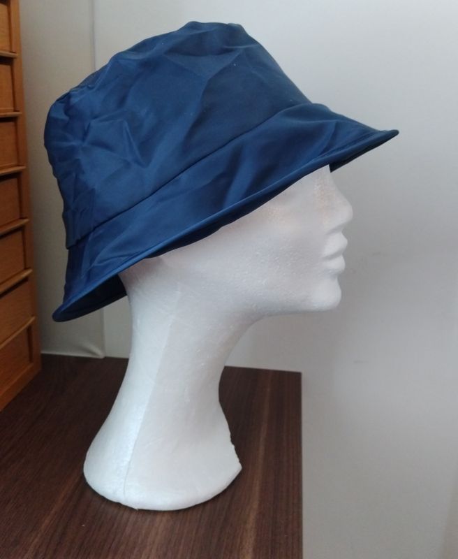 Vikbar Blå Regnhatt