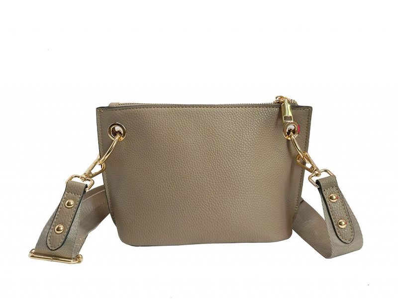 Beige liten axelremsväska crossbody