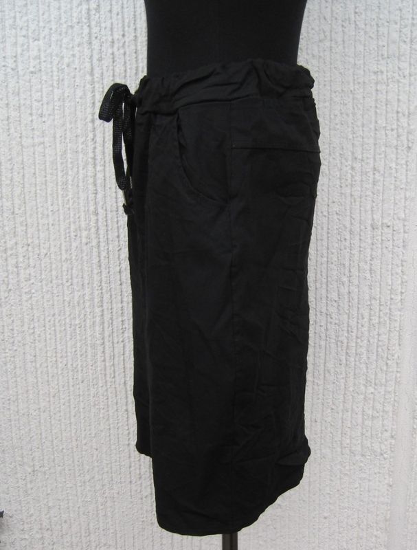  Svart Knälång Stretchkjol - Soulful Fashion