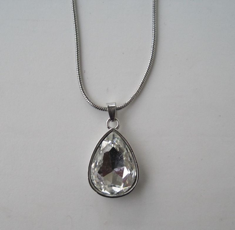 Långt Halsband Vit Droppe