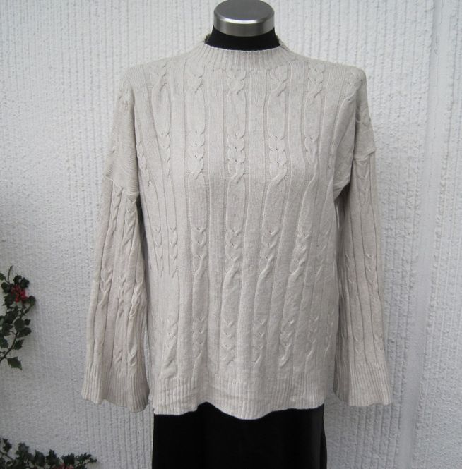 Huvudbild Gemini - Ljusbeige Stickad Tröja Med Flätmönster