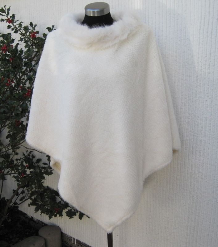 Cremevit Poncho Med Pälskrage