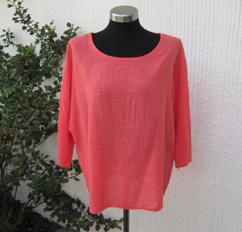 Korallrosa bomullsblus med halvlång ärm. Made in Italy