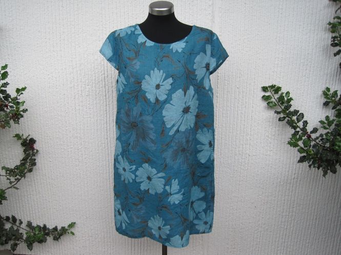 Huvudbild Petrolblå Blommig Linneklänning med holkärm och ...