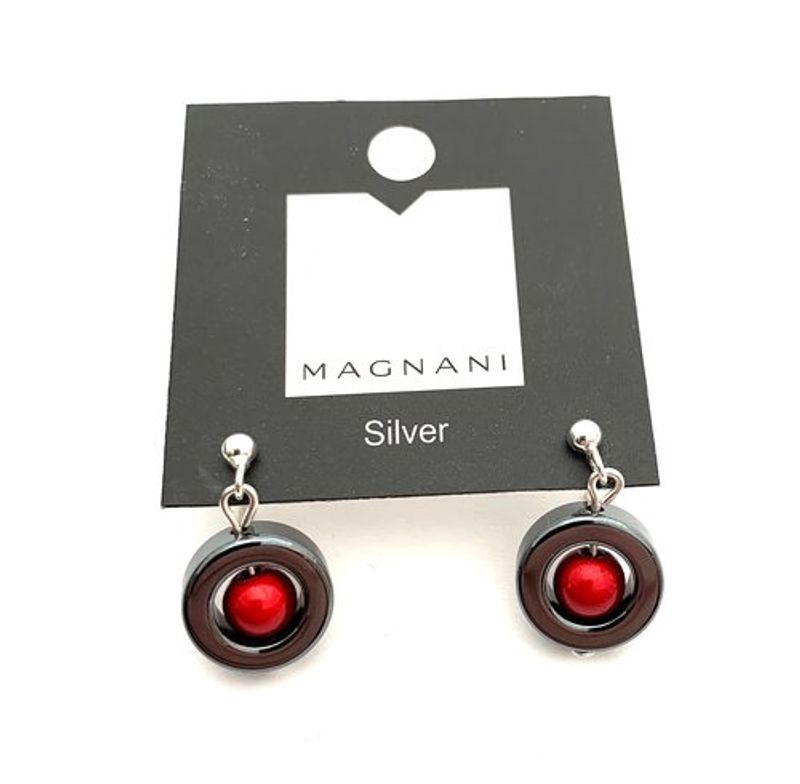 Örhängen Hematit Med Röd Pärla Iris Magnani Smyckesdesign