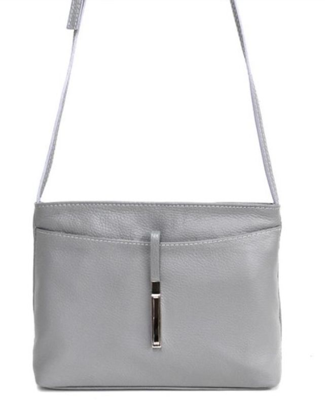 Ljusgrå skinnväska med axelrem