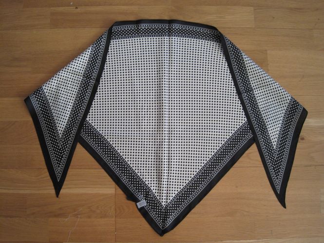 Huvudbild Prickig Trekantig Scarf Vit Svart