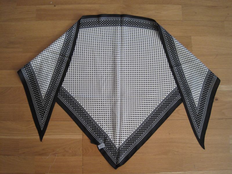 Prickig Trekantig Scarf Vit Svart